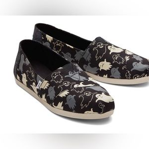 Size 10 (women’s) Tom’s Ghost Alpargatas, glow in the dark. Worn once.